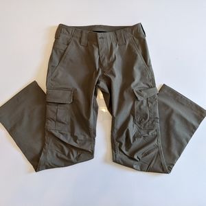 Under Armour cargo pants Size 8